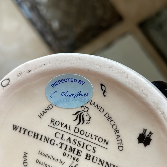 Halloween Witching-Time Bunnykins Royal Doulton Toby Jug Figurine - Picture 11 of 12